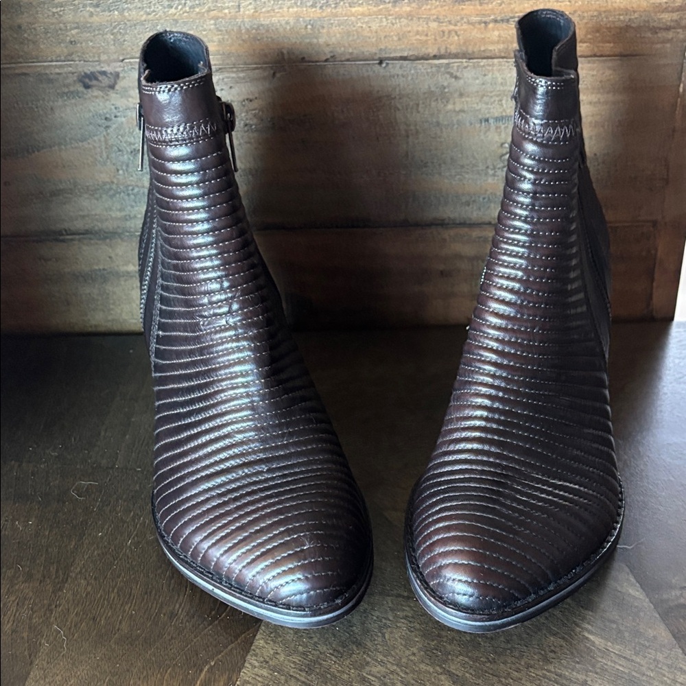 Catherine Malandrino Dark Brown Never Worn Leather Ankle Boots
